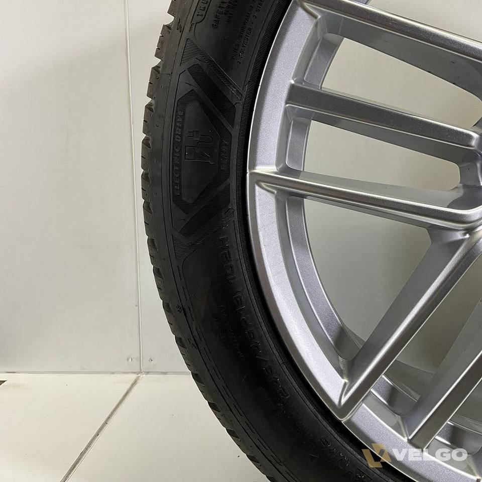 NIEUW BMW 5 SERIE G60 G61 I5 G60 SET VELGEN + 4 SEIZOENS BANDEN 19 INCH ORIG. 933 — foto 7