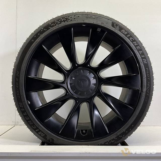 TESLA MODEL Y INDUCTION ZOMERBANDEN SET VELGEN 20 INCH — foto 4
