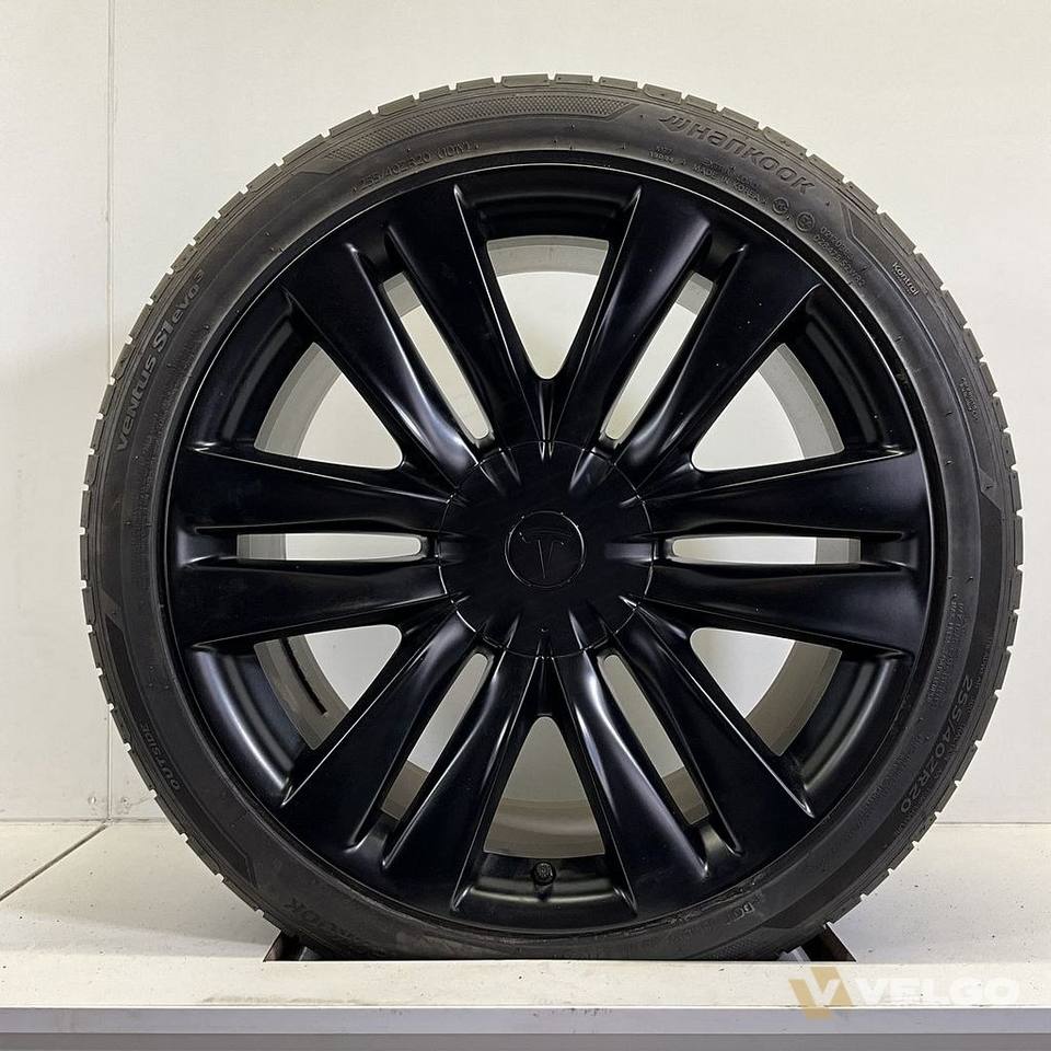 TESLA MODEL Y ZOMERBANDEN SET VELGEN 20 INCH — foto 1