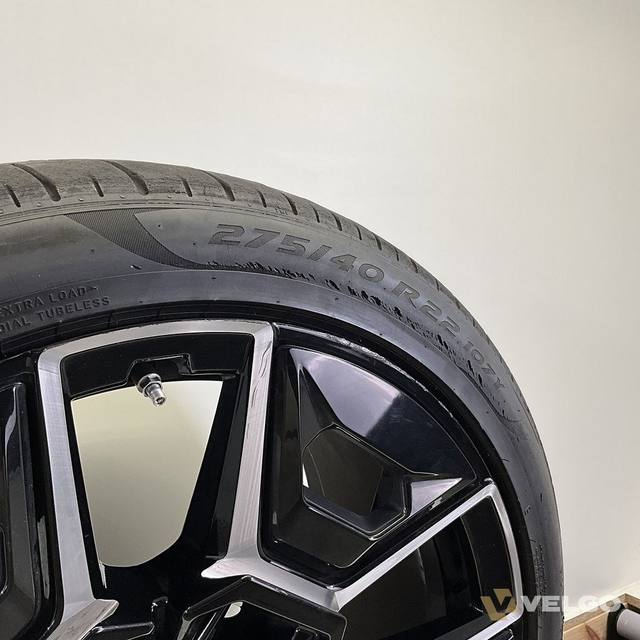 BMW XM BREEDSET VELGEN + ZOMERBANDEN 22 INCH ORIG. 922M — foto 4