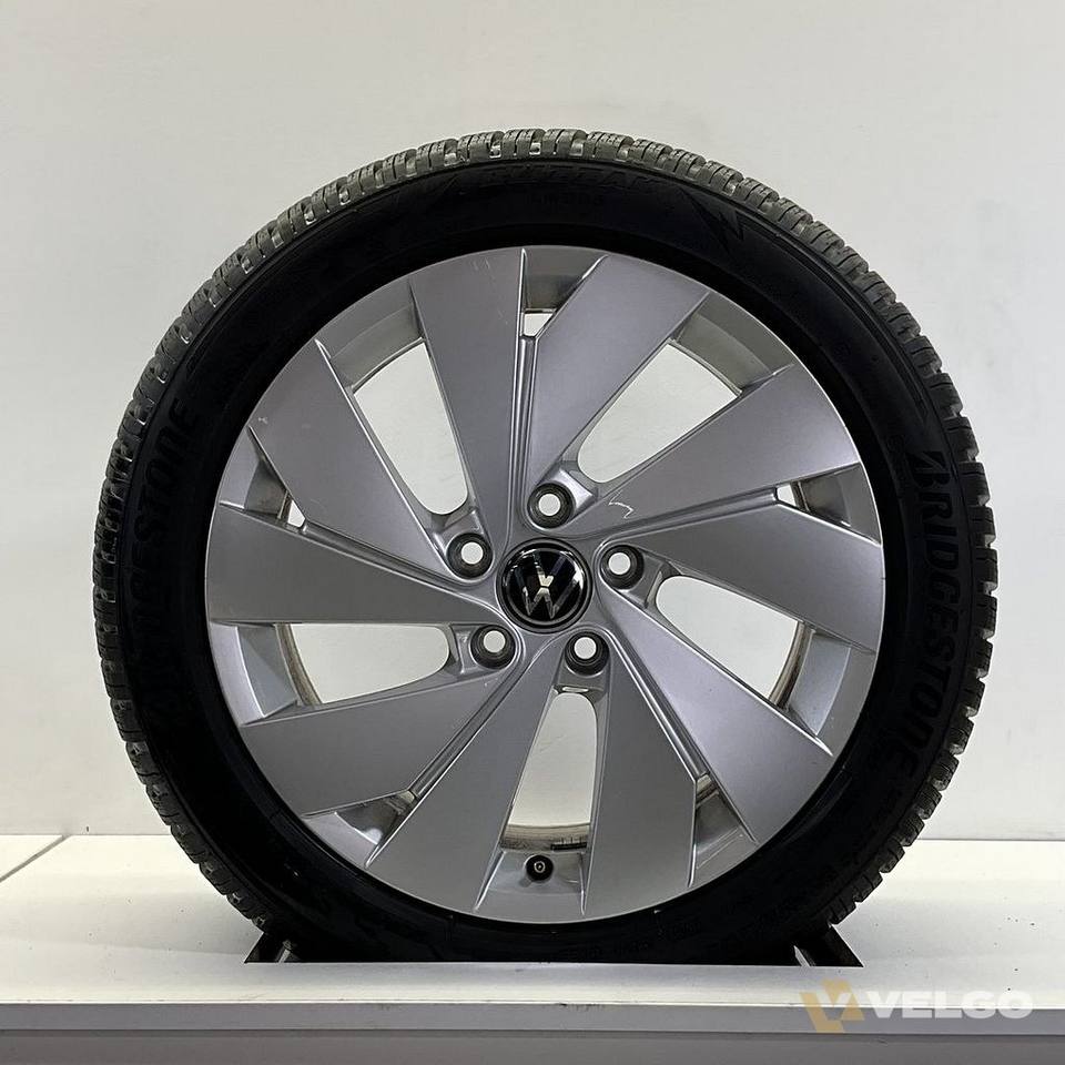 VOLKSWAGEN GOLF GTE VELGEN WINTERBANDEN 17 INCH — foto 1