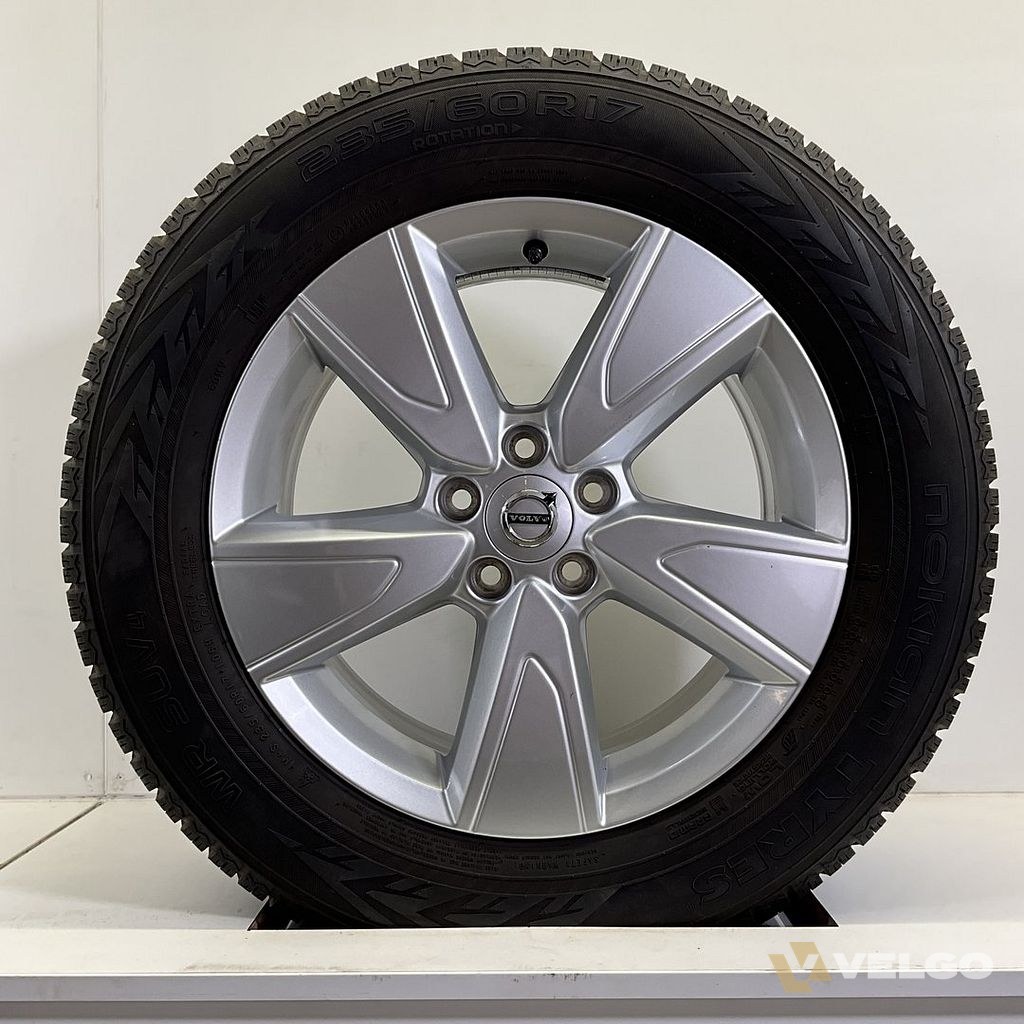 VOLVO XC40 VELGEN SET WINTERBANDEN 17 INCH *