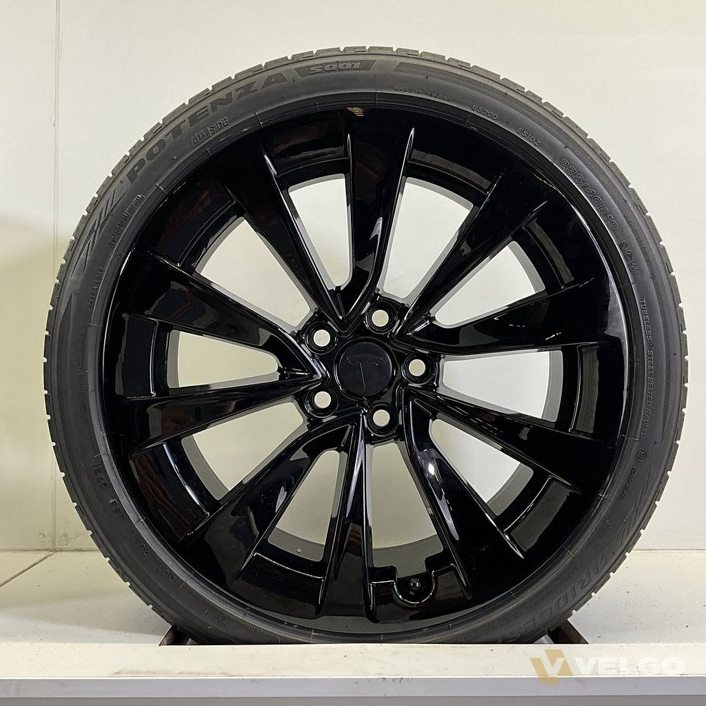 TESLA MODEL 3 ZOMERBANDEN SET VELGEN 19 INCH