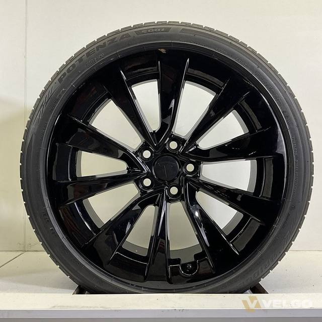 TESLA MODEL 3 ZOMERBANDEN SET VELGEN 19 INCH — foto 1