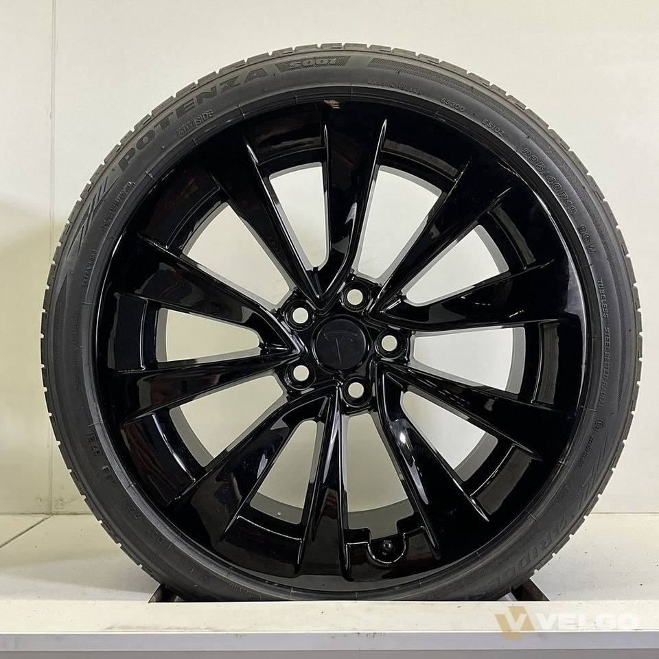 TESLA MODEL 3 ZOMERBANDEN SET VELGEN 19 INCH — foto 1