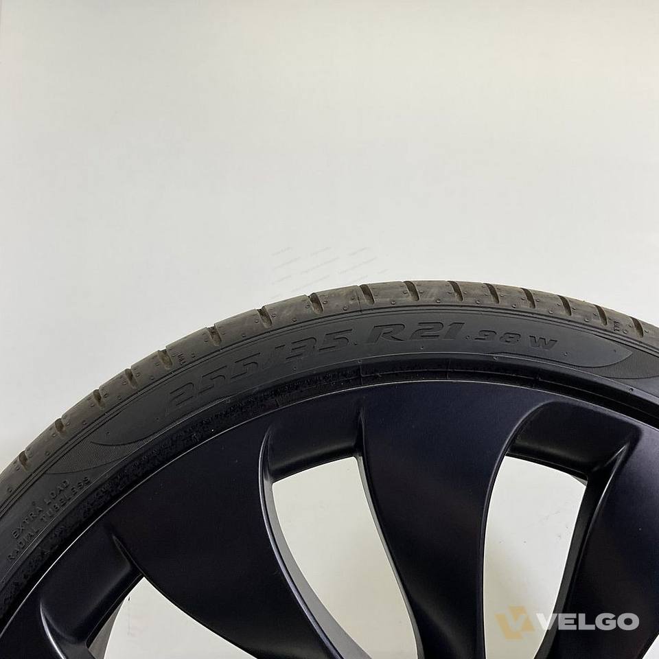 DEMO TESLA MODEL Y UBERTURBINE ZOMERBANDEN SET VELGEN 21 INCH — foto 3