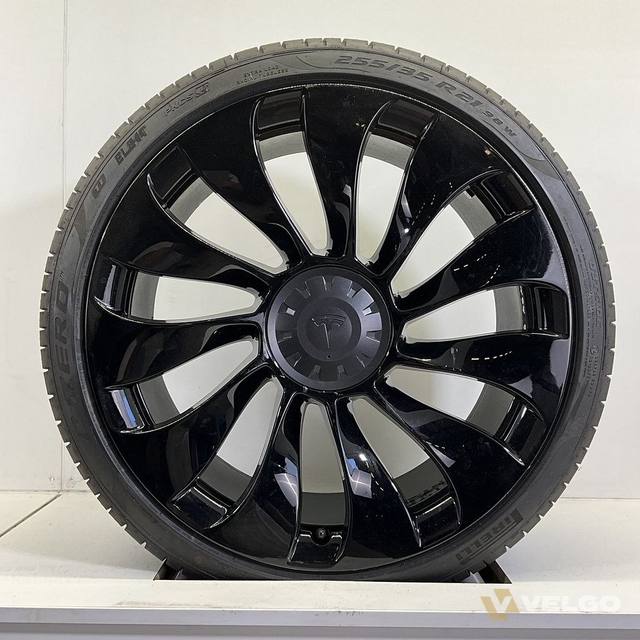 DEMO TESLA MODEL Y UBERTURBINE ZOMERBANDEN SET VELGEN 21 INCH — foto 6