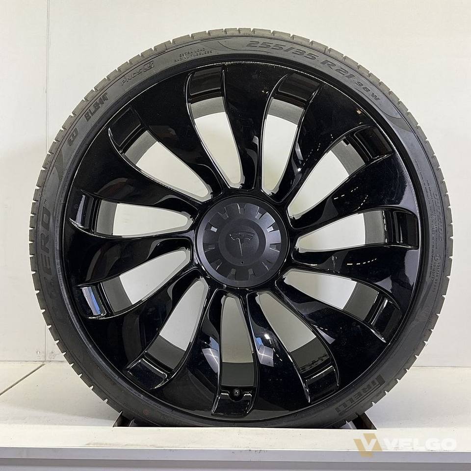 DEMO TESLA MODEL Y UBERTURBINE ZOMERBANDEN SET VELGEN 21 INCH — foto 6