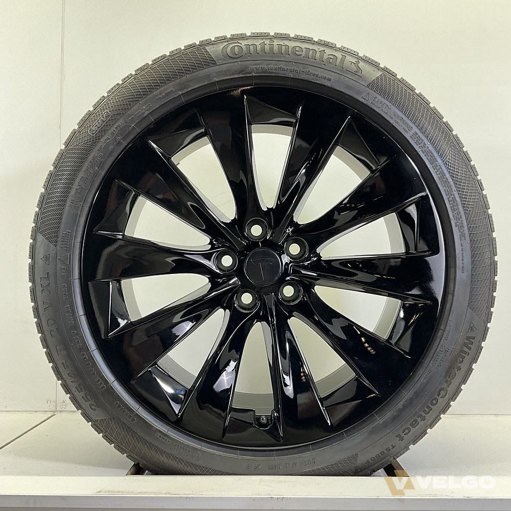 DEMO TESLA MODEL X WINTERBANDEN BREEDSET VELGEN 20 INCH
