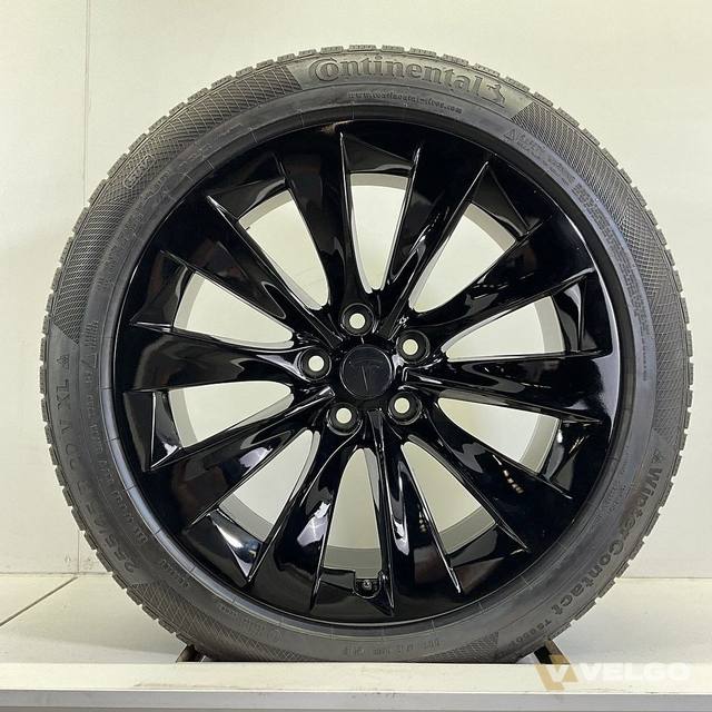 DEMO TESLA MODEL X WINTERBANDEN BREEDSET VELGEN 20 INCH — foto 1