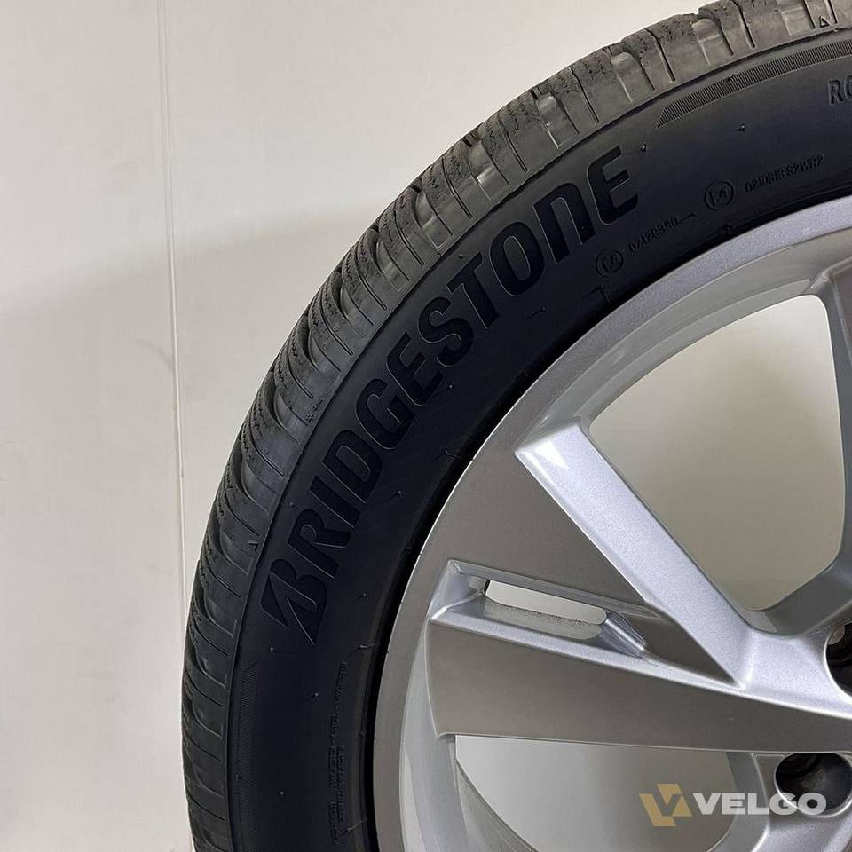 18’’ DEMO AUDI Q4 ETRON SPORTBACK VELGEN WINTERBANDEN ORIG TPMS DEMO — foto 5