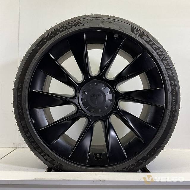 TESLA MODEL Y INDUCTION ZOMERBANDEN SET VELGEN 20 INCH — foto 2