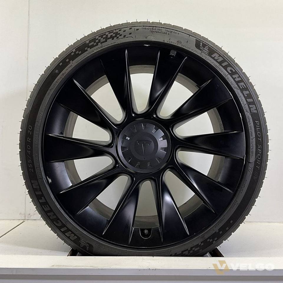 TESLA MODEL Y INDUCTION ZOMERBANDEN SET VELGEN 20 INCH — foto 2