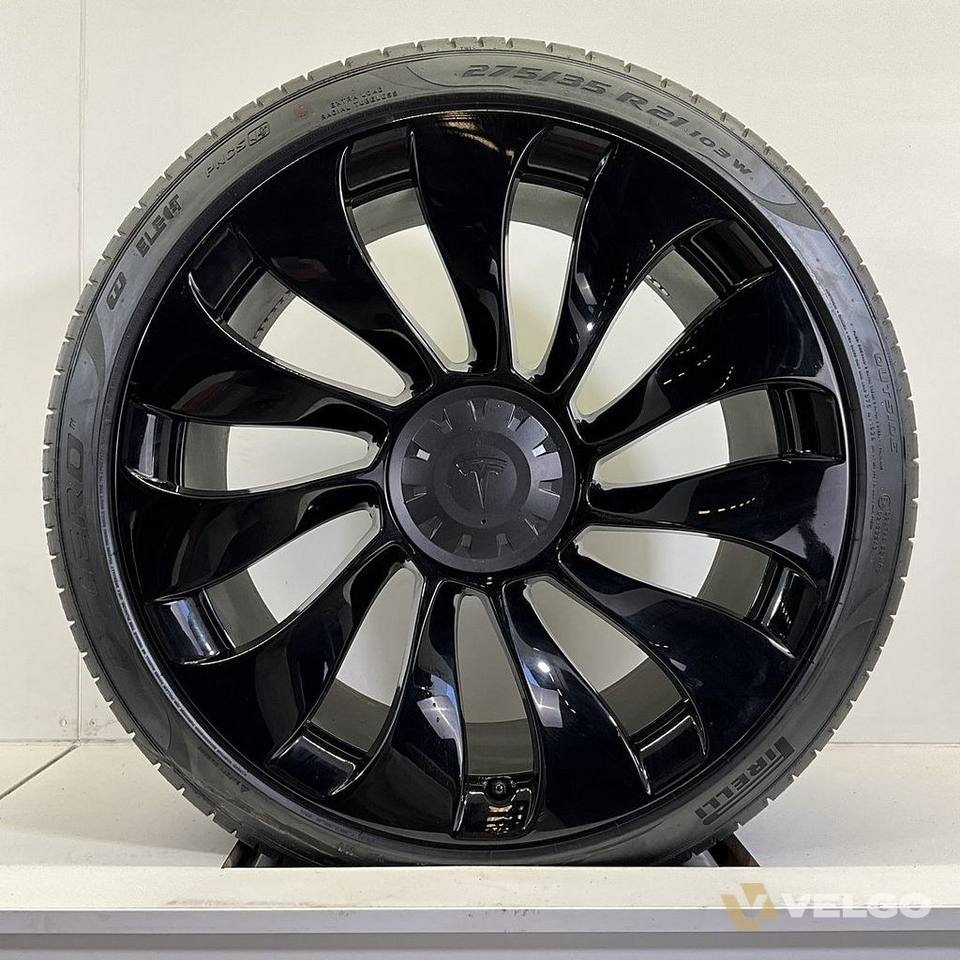 DEMO TESLA MODEL Y UBERTURBINE ZOMERBANDEN SET VELGEN 21 INCH — foto 1