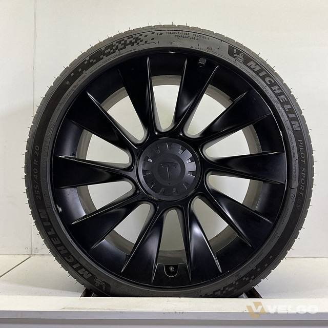 TESLA MODEL Y INDUCTION ZOMERBANDEN SET VELGEN 20 INCH — foto 3