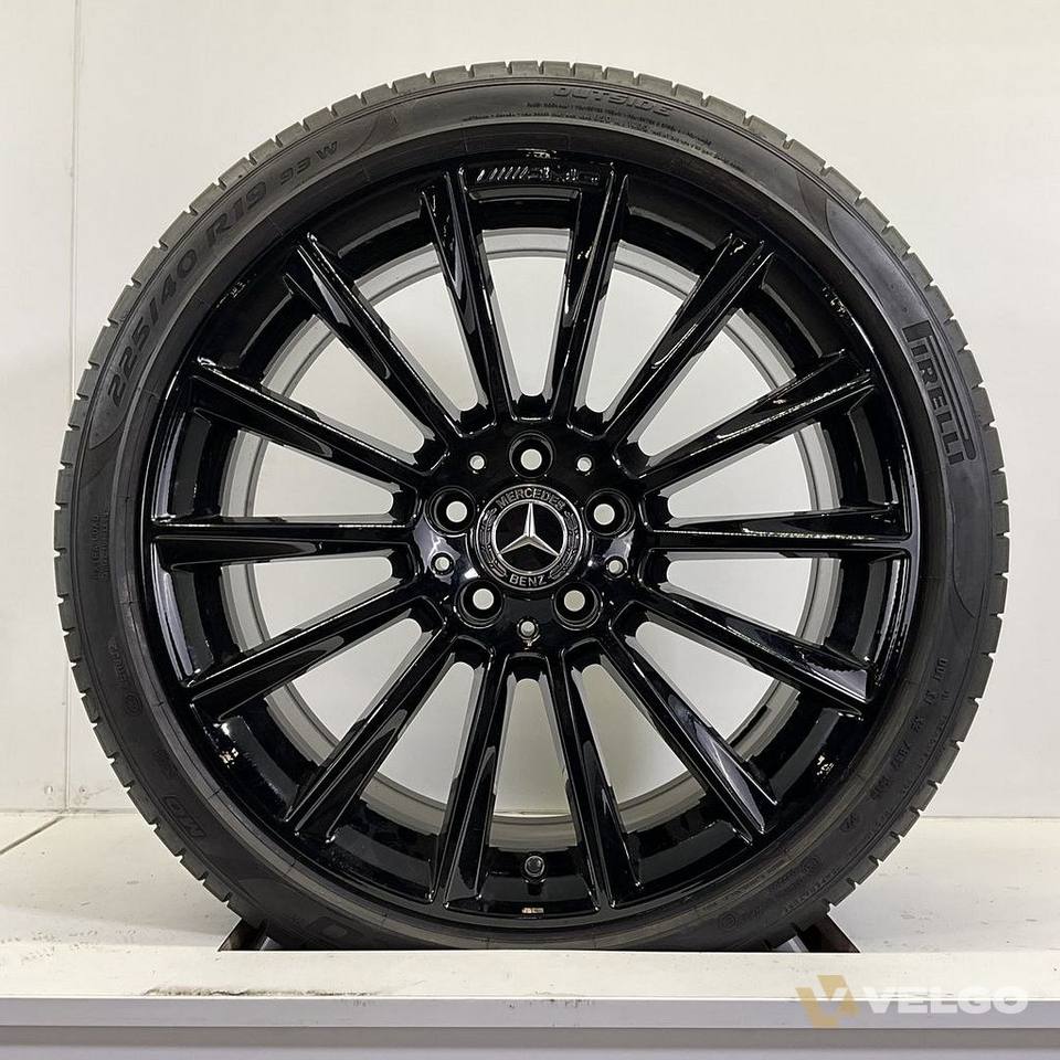 MERCEDES C KLASSE W205 SET VELGEN + ZOMERBANDEN 19 INCH — foto 1
