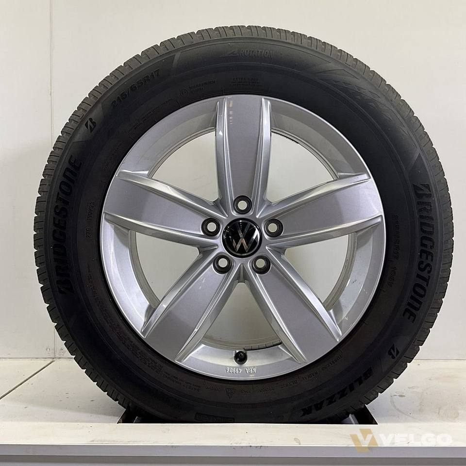 VOLKSWAGEN TIGUAN PASSAT VELGEN SET WINTERBANDEN 17 INCH — foto 1