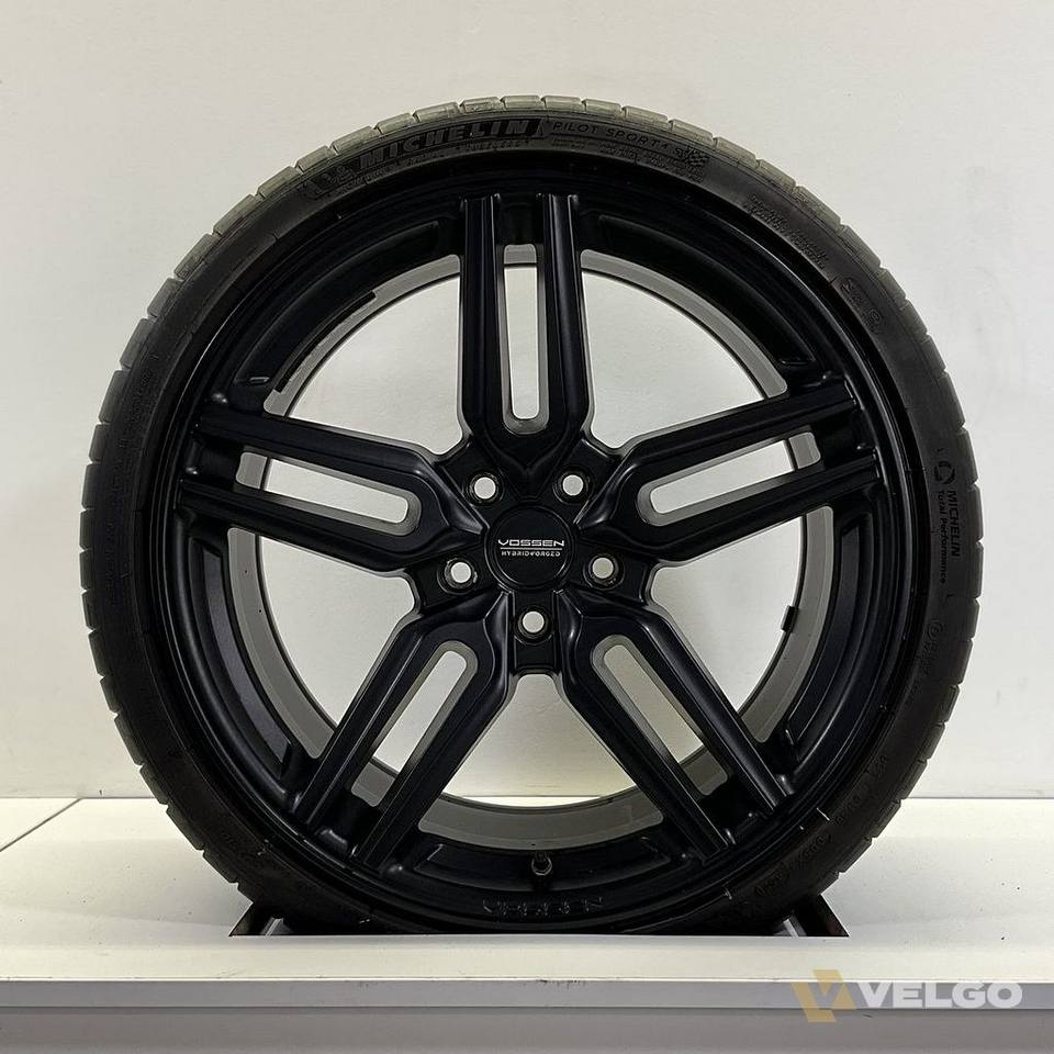 BMW 1 SERIE F40 VOSSEN BREEDSET VELGEN + ZOMERBANDEN 19 INCH — foto 1