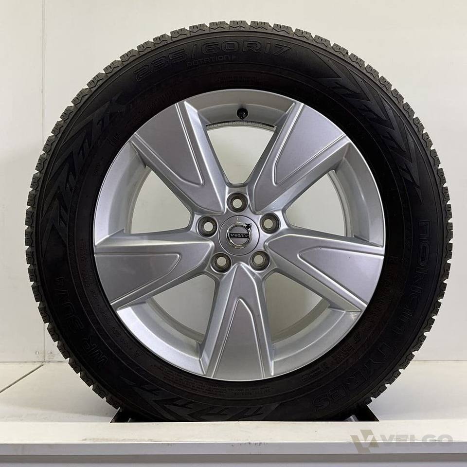 VOLVO XC40 VELGEN SET WINTERBANDEN 17 INCH — foto 4